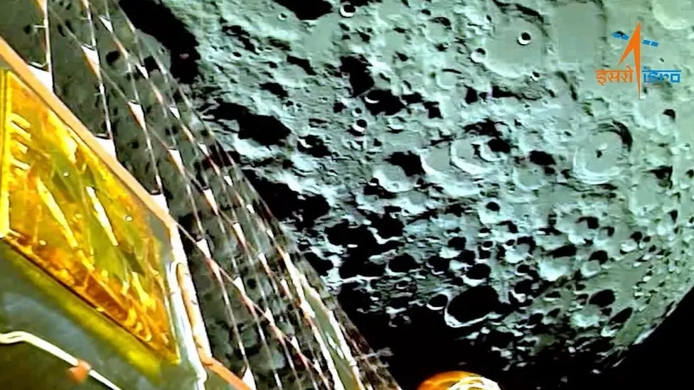 India kirimkan Foto Permukaan Bulan dari Chandrayaan-3