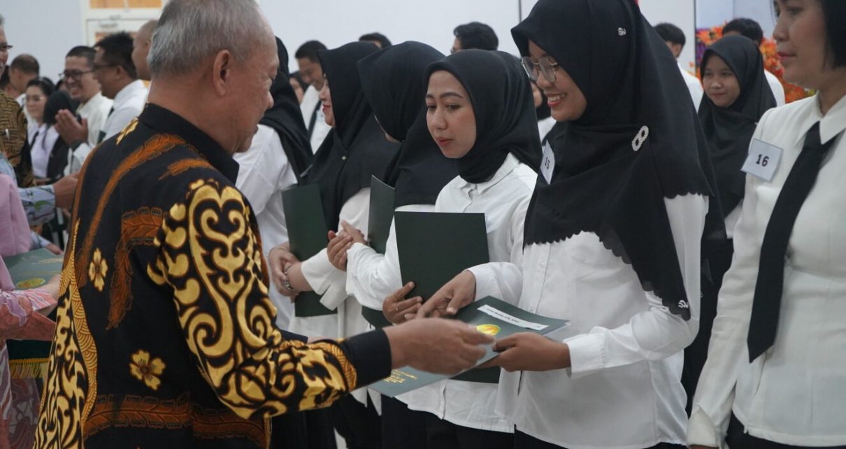 UNJ Serahkan Surat Keputusan untuk 55 CPPPK Tendik dan Dosen