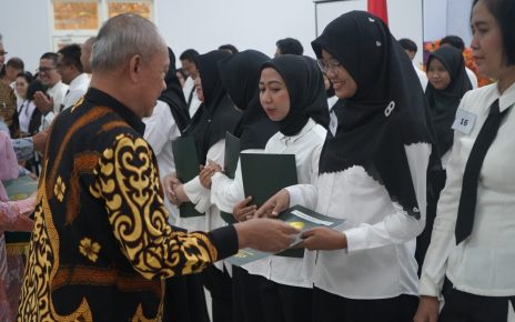 UNJ Serahkan Surat Keputusan untuk 55 CPPPK Tendik dan Dosen