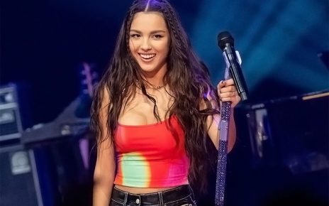 Olivia Roridgo Akan 75 Kali Manggung Dalam Tur Keliling Dunia