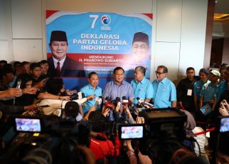 Prabowo Bangga Kenakan Barang Produksi Lokal, Ingin Tengok Pabriknya Langsung