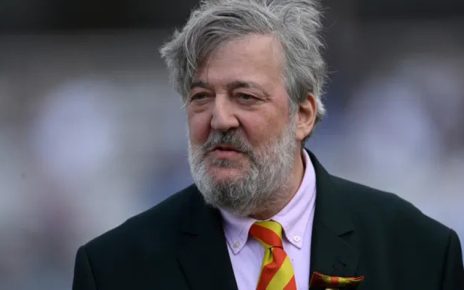 Stephen Fry Mempermasalahakan AI Berbasis Suara