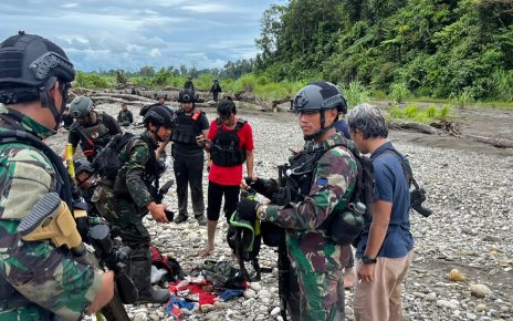 Aparat Gabungan Evakuasi Lima Jenazah KKB Pelaku Pembakaran