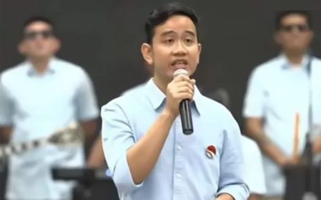 Gibran: Serangan Tidak Perlu Dilawan, Senyumin Aja