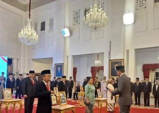 Peringati Hari Pahlawan, Jokowi Beri Gelar Pahlawan Nasional kepada 6 Tokoh Ini