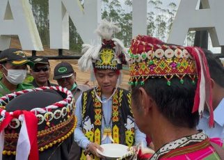 Cawapres Gibran Kunjungi IKN dan Ditahbiskan Menjadi Warga Kehormatan Dayak