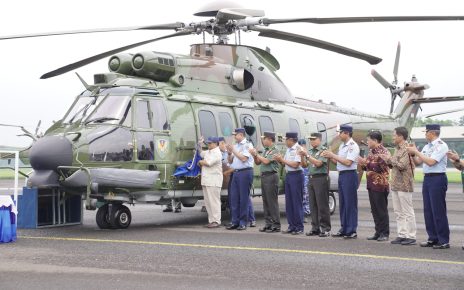 Menhan Prabowo Serahkan Delapan Unit Helikopter H225M dan Resmikan Full Flight Simulator H225M