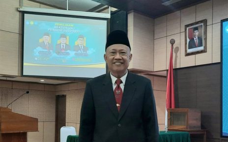 Rektor UNJ Prof Komarudin