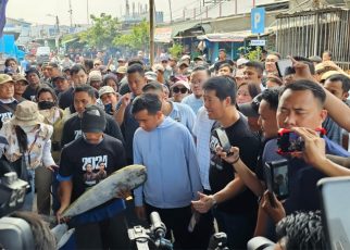 Jelang Debat, Gibran Sapa Nelayan di Muara Baru