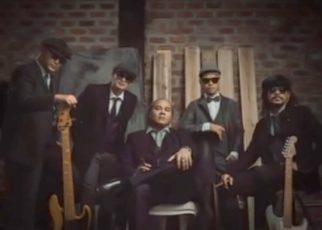 Dunia entertainment selalu melahirkan band yang berani beda, unik dan kreatif. Kali ini, Band Om Om, sebuah nama band yang tentu cukup menggelitik.