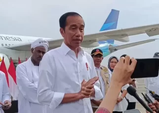 Jokowi.