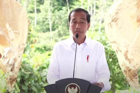 Jokowi.