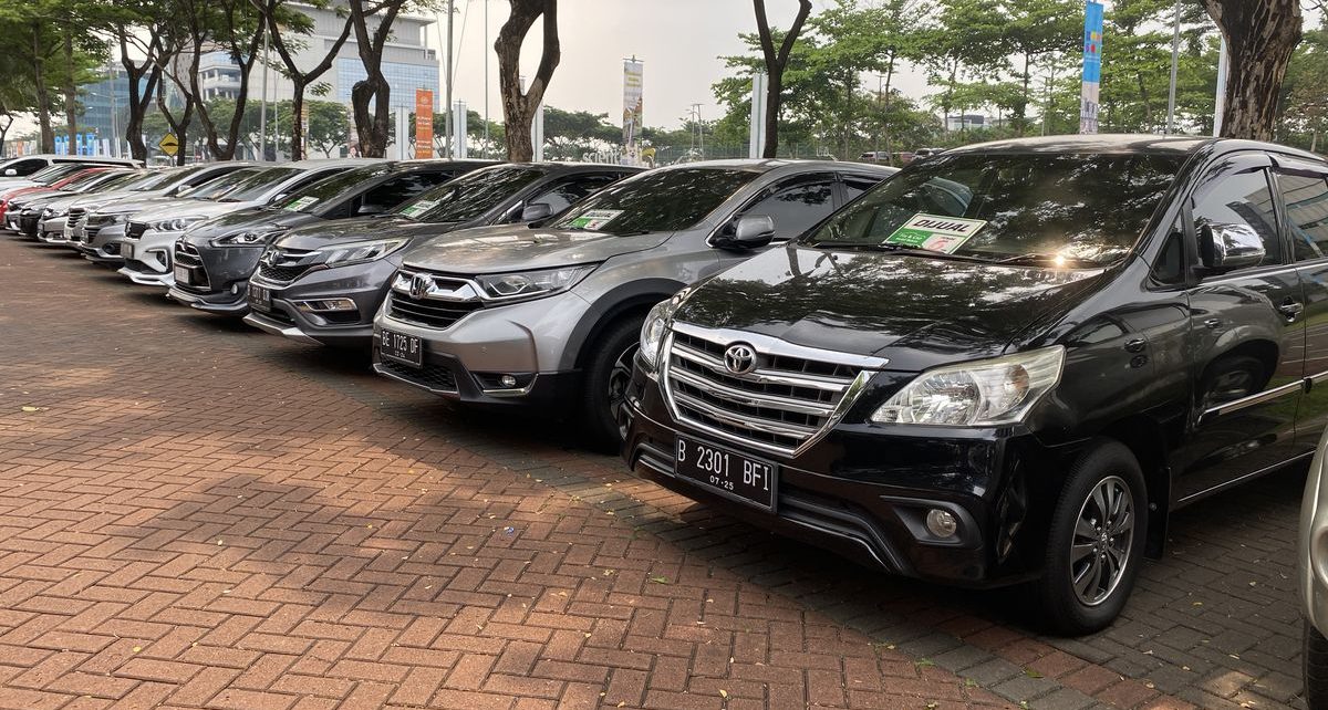 Mobil bekas.