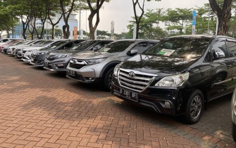 Mobil bekas.