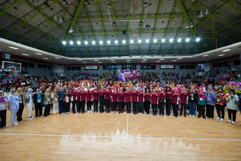 Lomba Senam Kreasi Piala Ibu Negara ini adalah kegiatan rutin dari OASE yang bekerja sama dengan Kemenpora dan Perwosi.