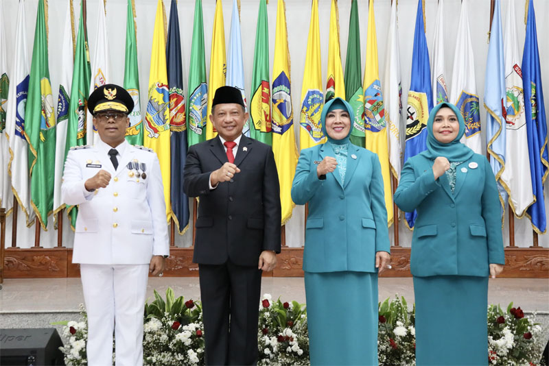 Ketua TP PKK Riau, Tri Tito Karnavian