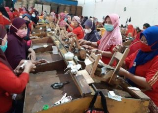 Serikat kerja rokok tolak kenaikan cukai.