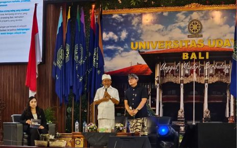 Di Hadapan Mahasiswa, Koster Paparkan Kontribusi Bali terhadap Pariwisata Indonesia