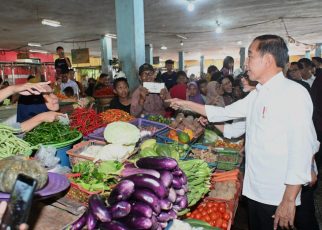 Jokowi saat ke pasar