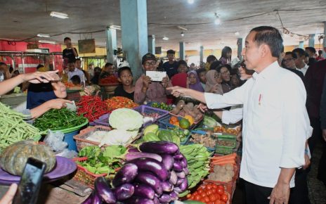 Jokowi saat ke pasar