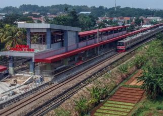 Potret stasiun pondok rajeg, Depok.