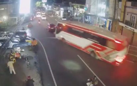 Detik-Detik Kecelakaan Maut Bus Pariwisata di Kota Batu