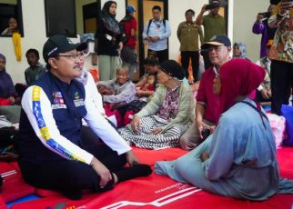 Tinjau Posko Bencana Banjir di Jakut, Mensos Pastikan Kebutuhan Pengungsi Terpenuhi