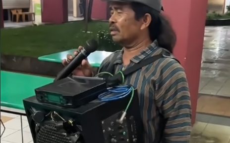 Pak Slamet, Pengamen Grobogan yang Viral & Mendunia Berkat Media Sosial