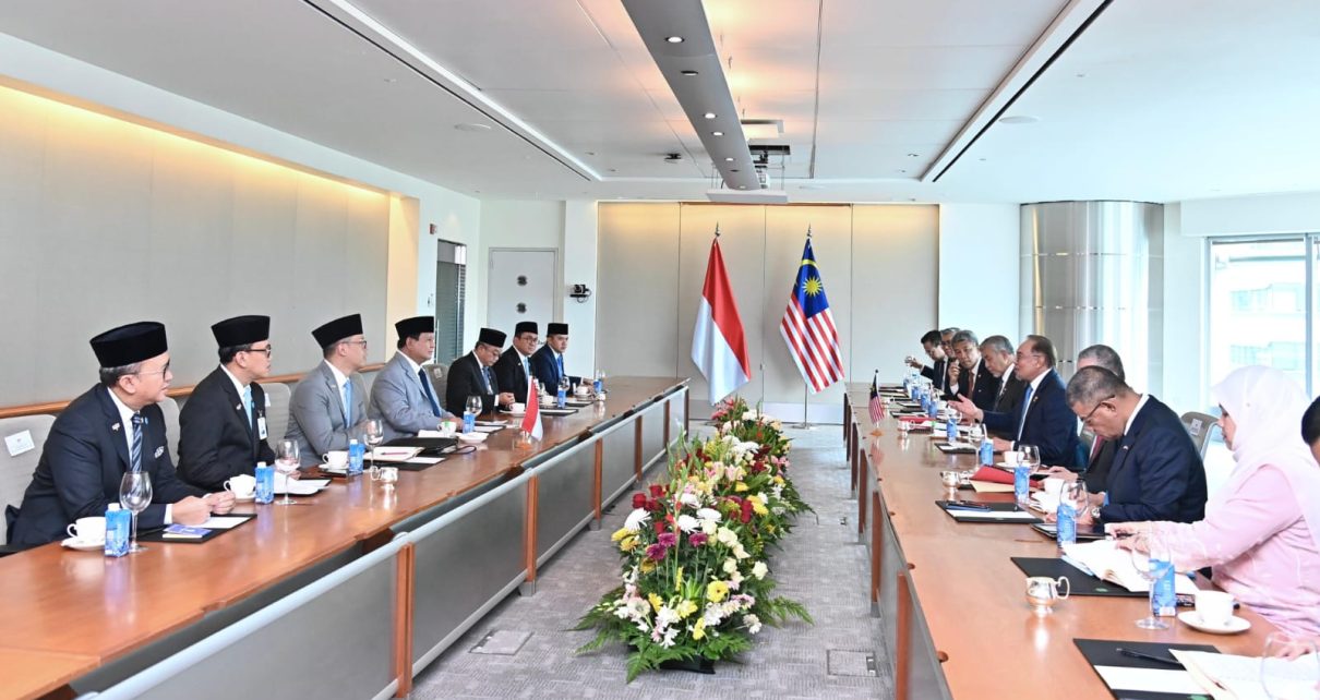 Prabowo saat bertemu dengan PM Malaysia.