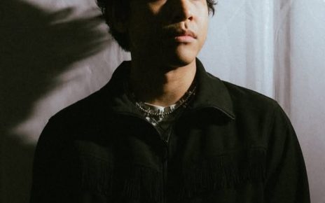 Hindia, Black Canvas