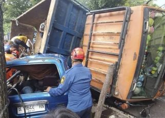 Truk Pasir Timpa Minibus di Jalur Palabuhanratu, 4 Orang Tewas