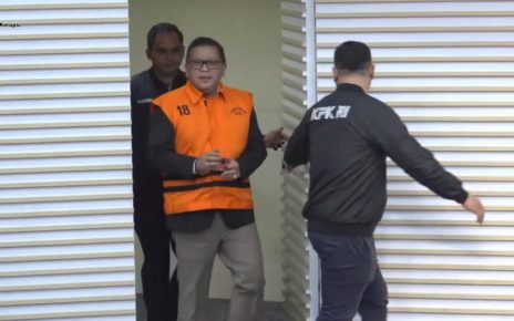 Hasto Resmi Ditahan KPK, Kenakan Rompi Oranye dan Tangan Terborgol