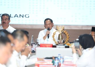 Mendagri Jamu Makan Siang Peserta Retret