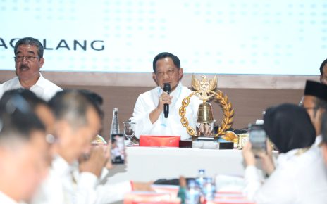 Mendagri Jamu Makan Siang Peserta Retret