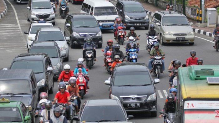 Pemudik turun, konsumsi BBM juga turun