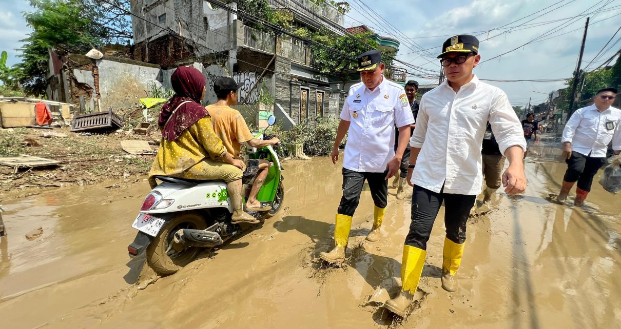 Bima Arya Tinjau Banjir Bekasi