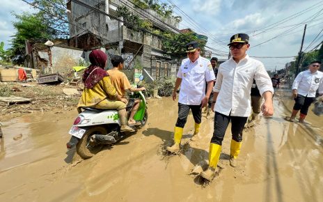 Bima Arya Tinjau Banjir Bekasi
