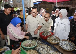 Bima Arya di Pasar Cikurubuk