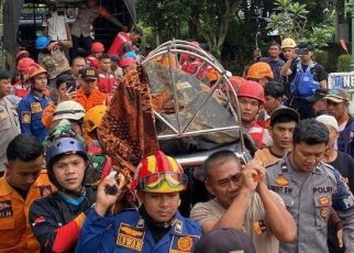 Pria Paruh Baya yang Terseret Banjir di Puncak Bogor Ditemukan Tewas