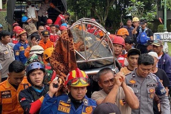 Pria Paruh Baya yang Terseret Banjir di Puncak Bogor Ditemukan Tewas