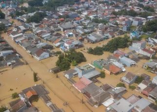 Bekasi Dikepung Banjir Parah, Air Capai Atap Rumah di Pondok Gede