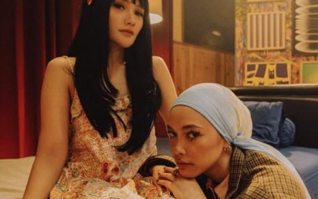 Mitty Zasia dan Fanny Soegi