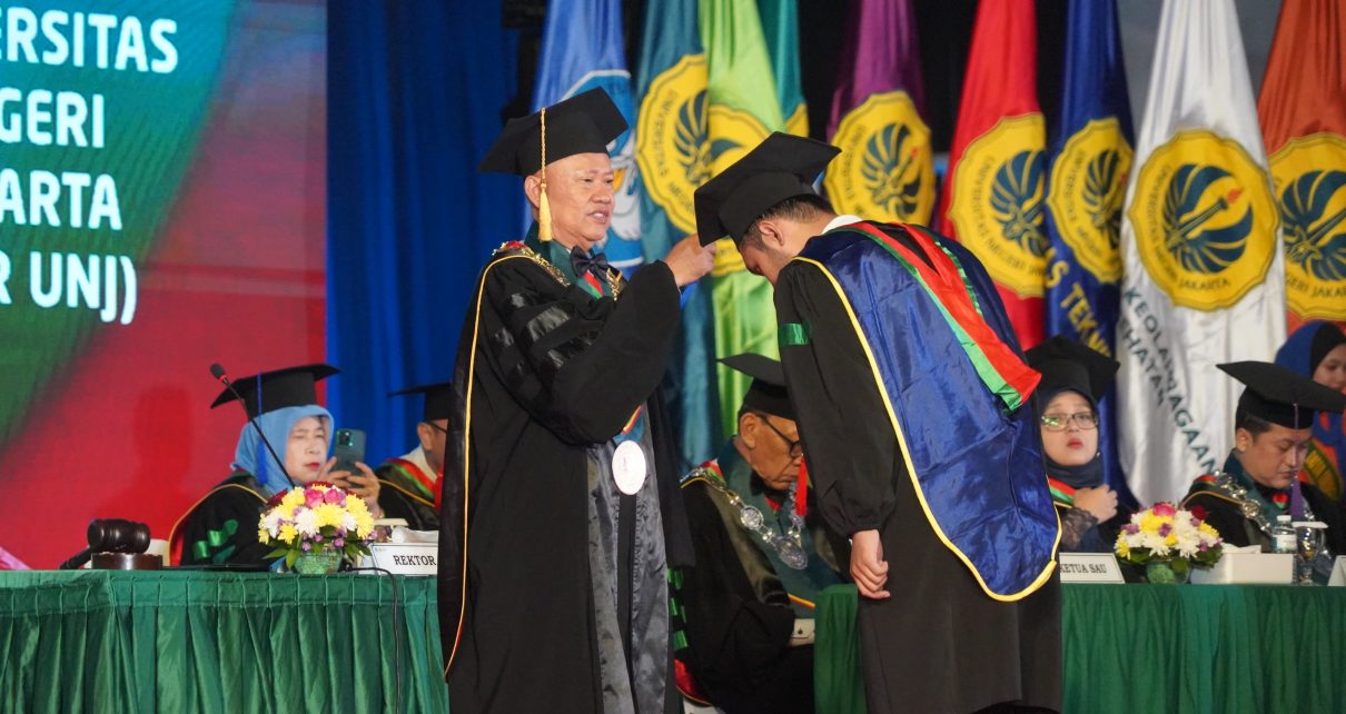 Wisuda UNJ