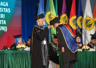 Wisuda UNJ