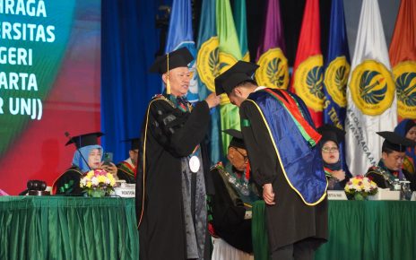 Wisuda UNJ