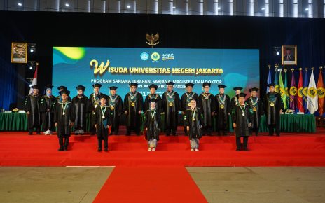 Wisuda UNJ