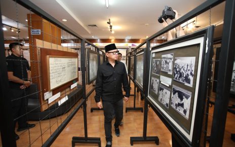Wamendagri Bima Arya di Makam Bung Karno