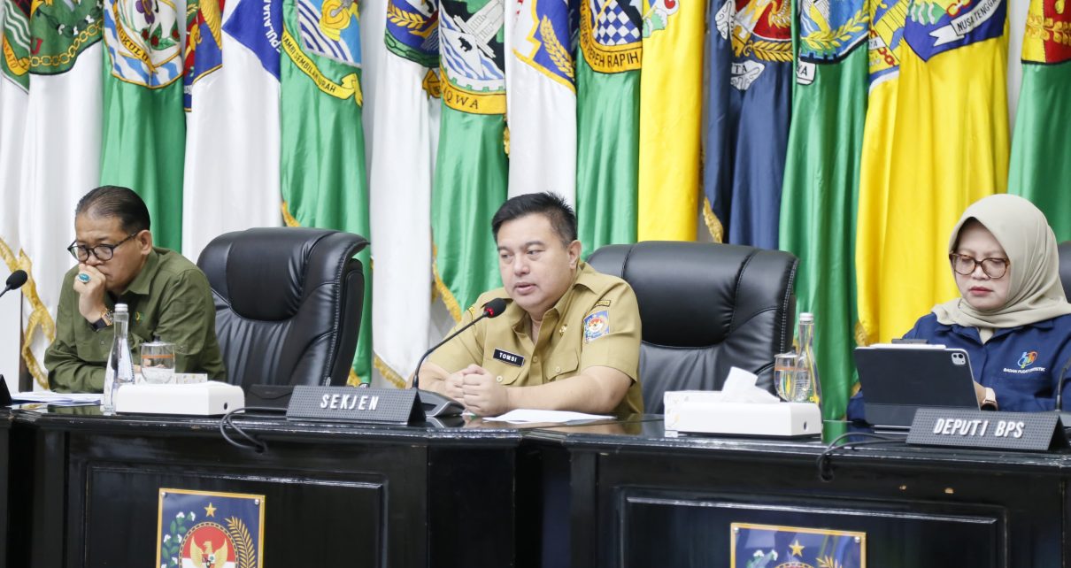 Sekjen Kemendagri Kendalikan Harga Pangan