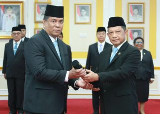 Mendagri Tito Lantik Rektor IPDN