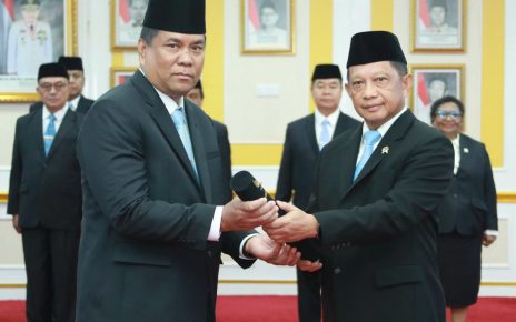 Mendagri Tito Lantik Rektor IPDN
